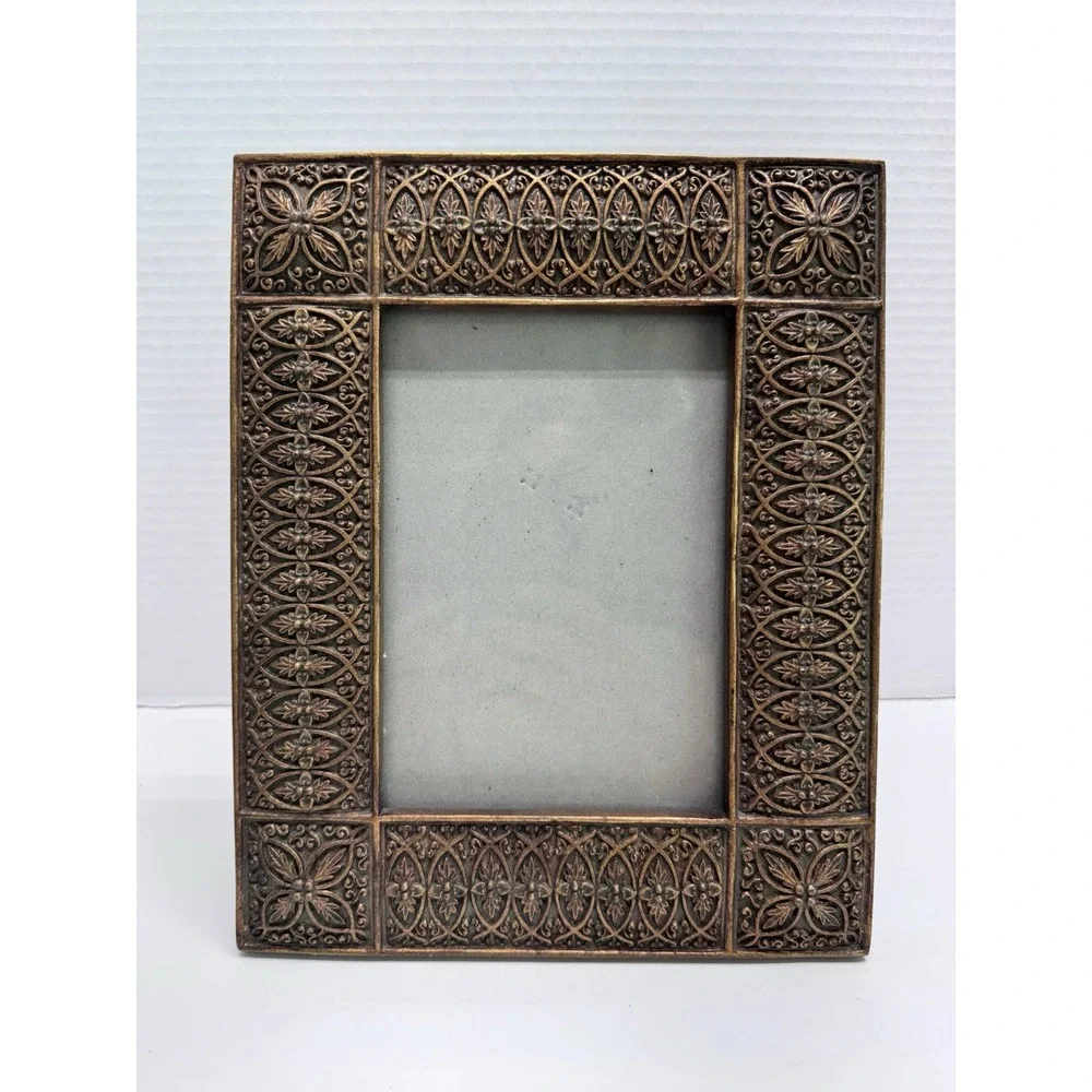 Metallic Frame Oriental Brass Look décor Art 8.5
